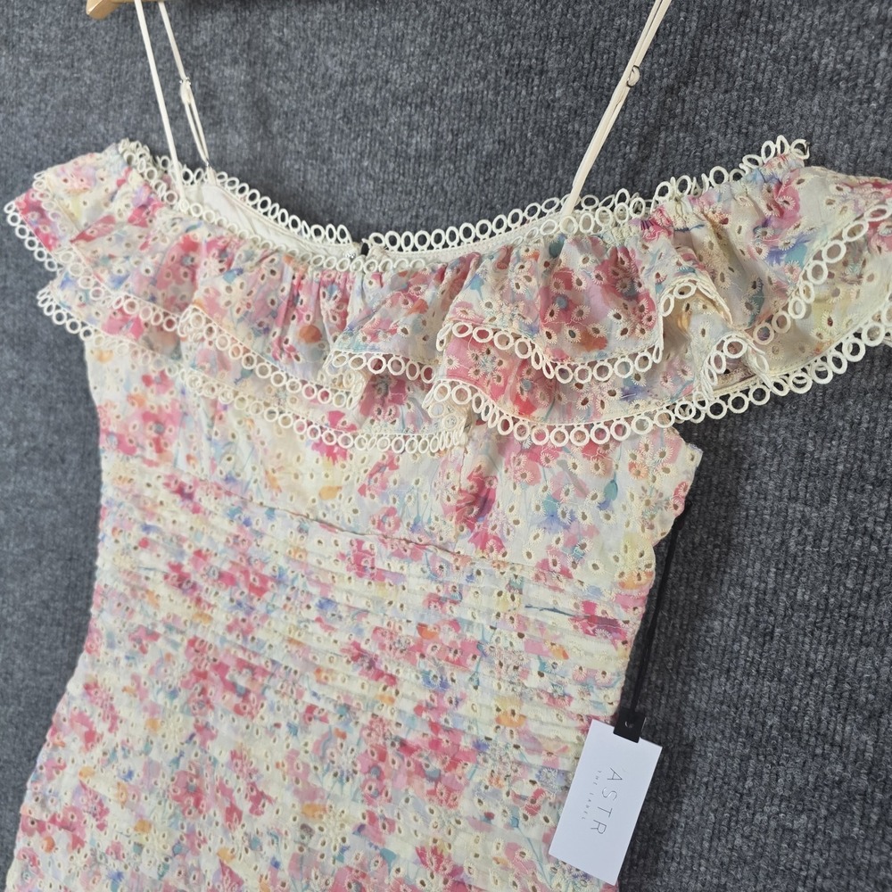 NEW ASTR The Label Mini Dress L Una Floral Eyelet Lace Coquette Ivory Pink Girly - Picture 3 of 9